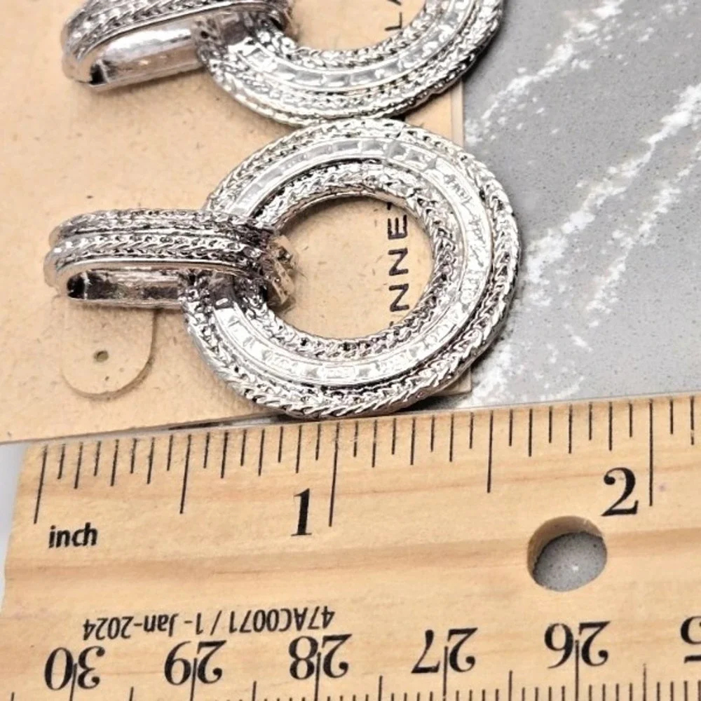 Kenneth Jay Lane Textured Silver Tone‎ Circle Drop Post Earrings Door Knockers - Picture 4 of 4